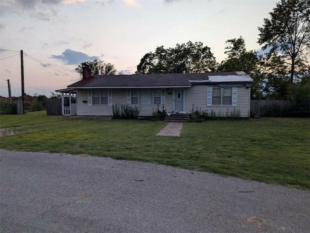 Property Photo:  722 NW 6th Street  AR 72712 