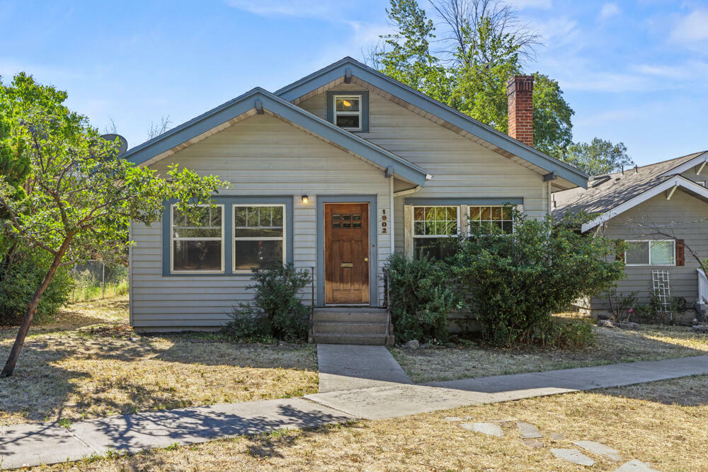 Property Photo:  1902 Esplanade Avenue  OR 97601 