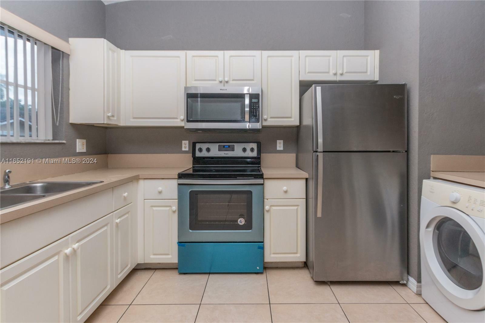 Property Photo:  3944 SW 48th Ave  FL 33023 