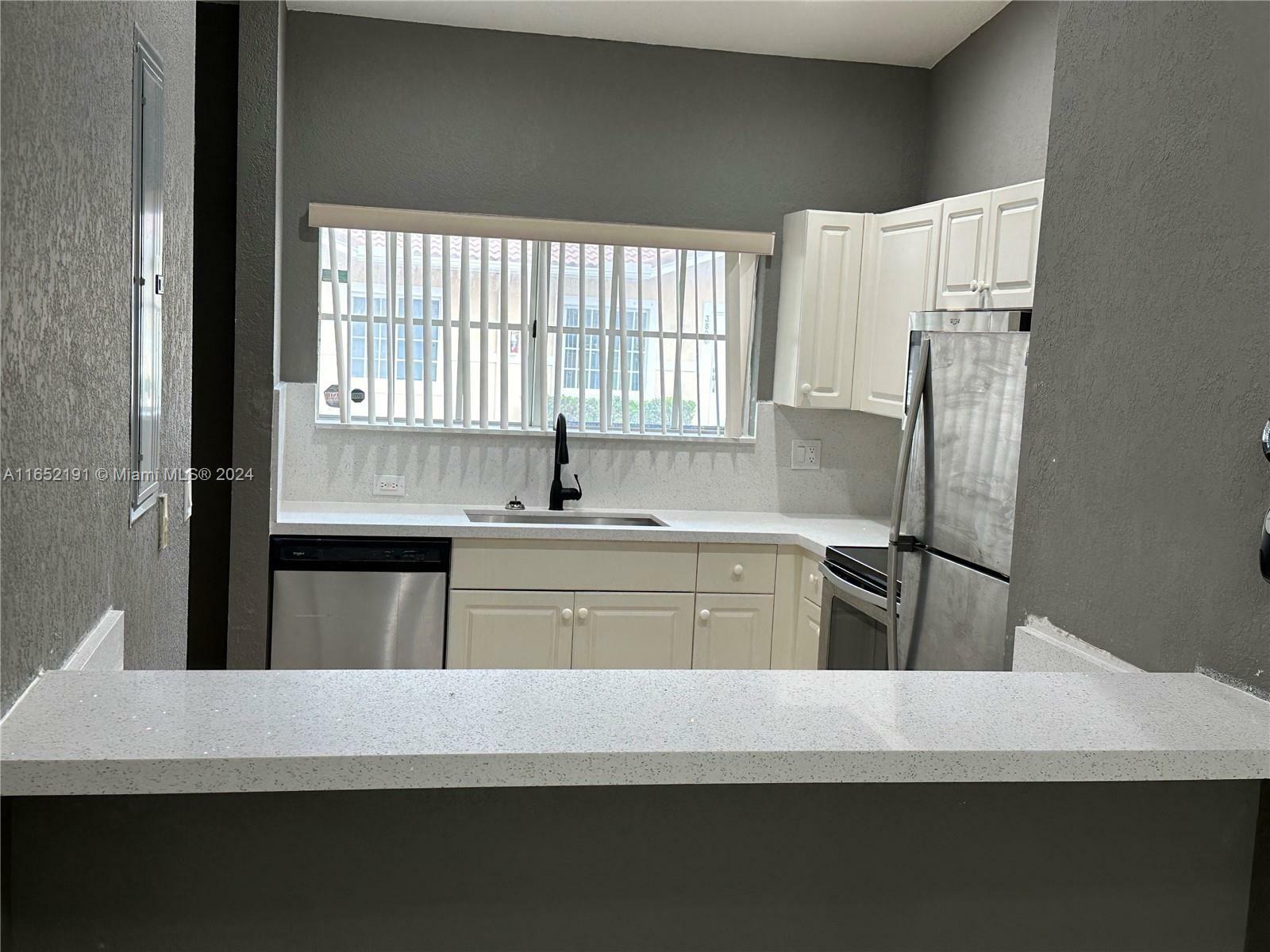 Property Photo: 3944 SW 48th Ave FL 33023