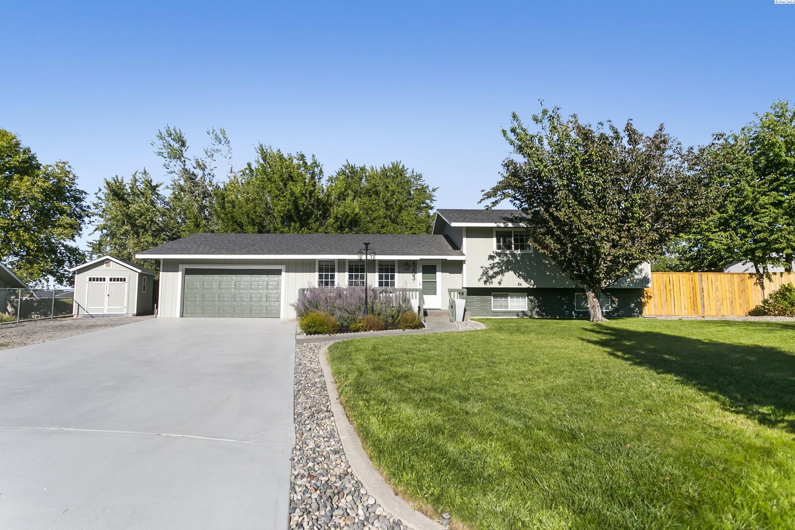 Property Photo:  4203 S Tacoma Pl  WA 99337 