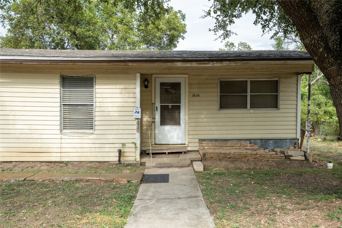 Property Photo:  1816 Davis Street  TX 76574 