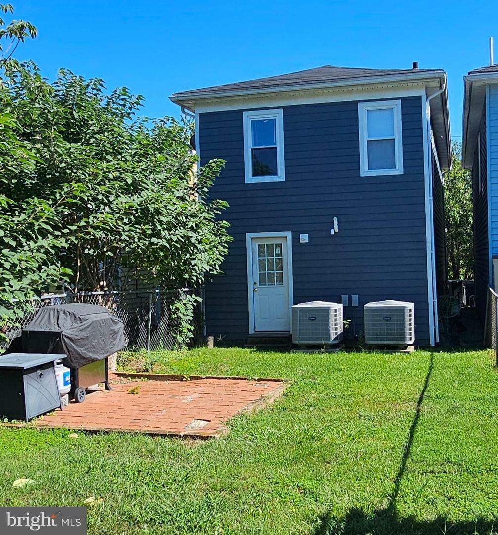 Property Photo:  321 Wolfe Street  VA 22401 