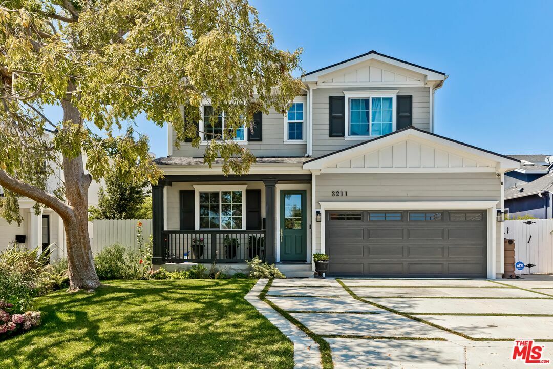 Property Photo:  3211   Castle Heights Ave  CA 90034 