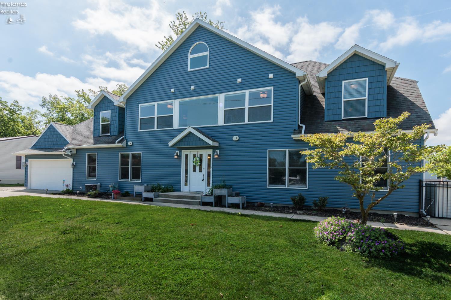 Property Photo:  1909 N Nan Avenue  OH 43440 