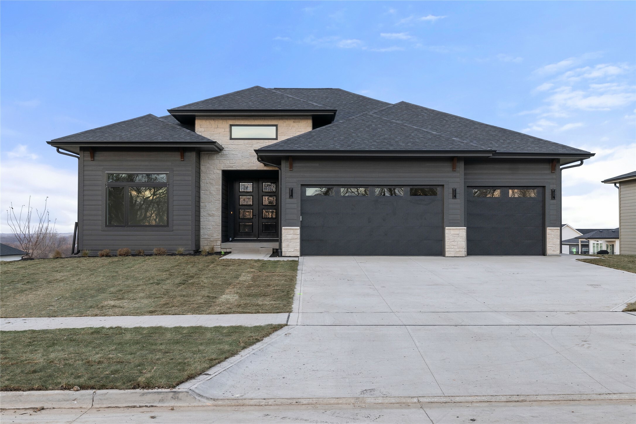 Property Photo:  1129 NW 28th Street  IA 50111 