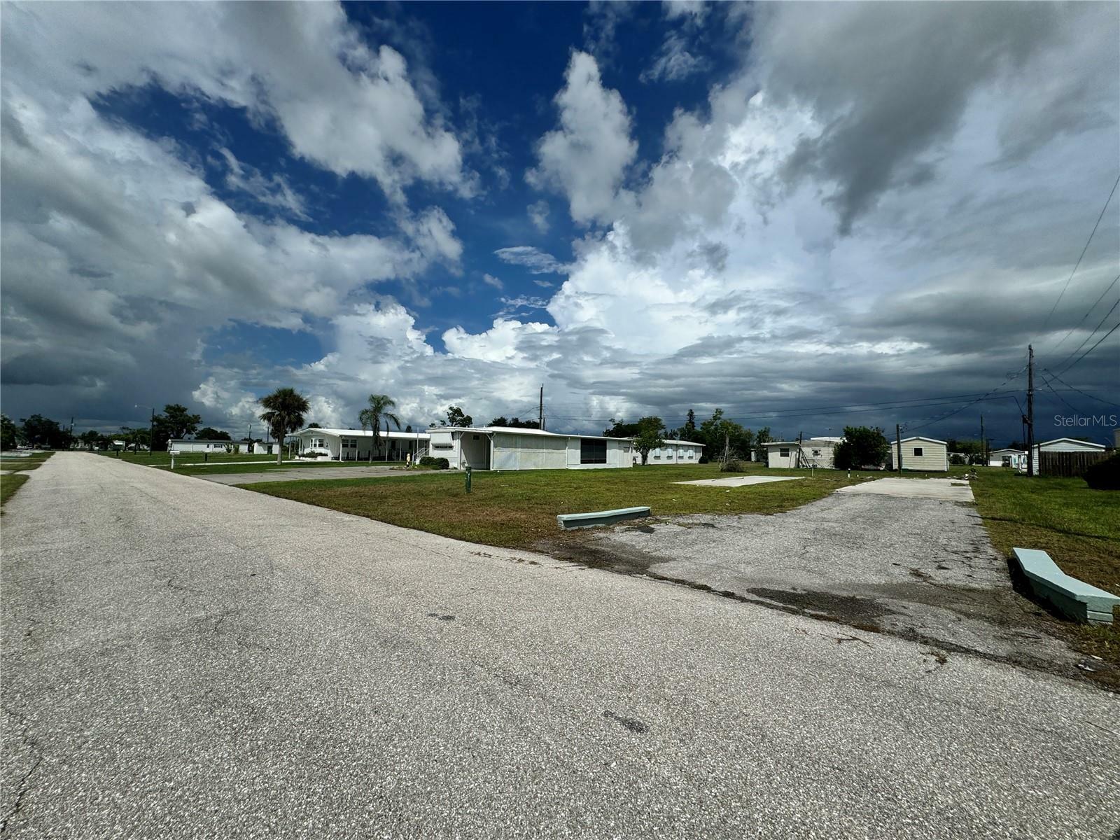 Property Photo:  865 Calle Menuda  FL 34224 