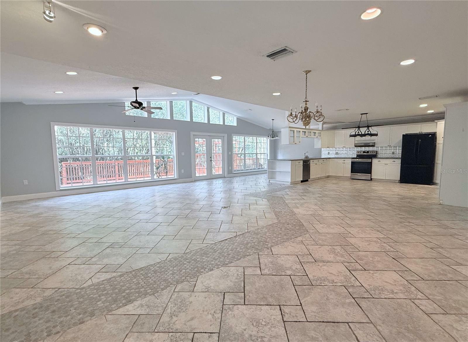 Property Photo: 6924 Greenhill Place FL 33617