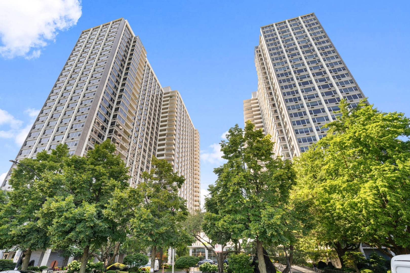 Property Photo:  4250 N Marine Drive 1306  IL 60613 