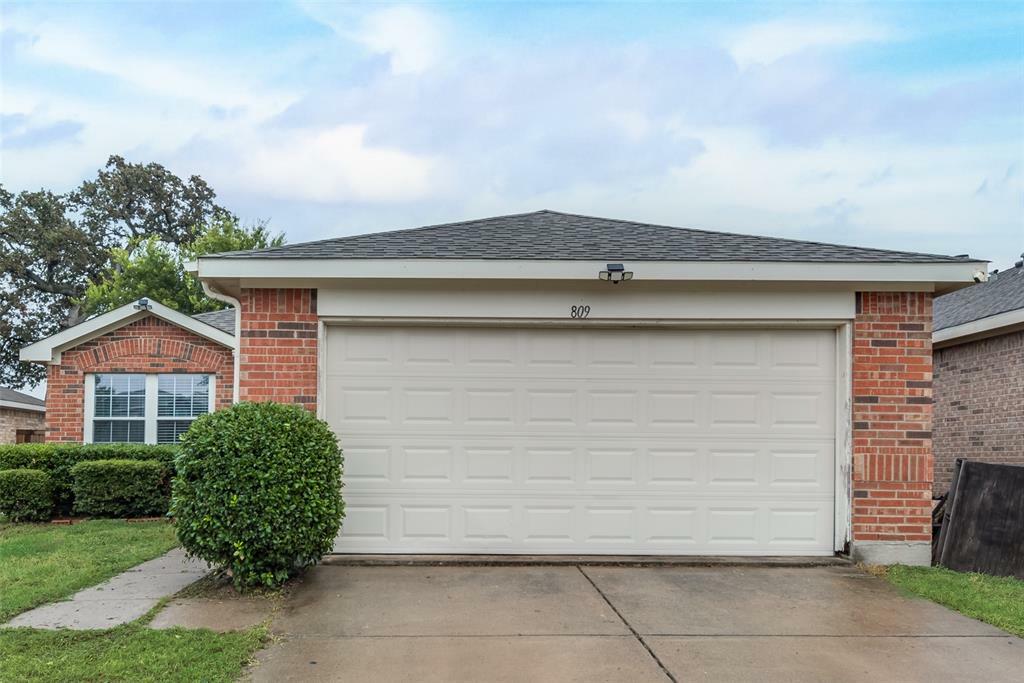 Property Photo:  809 Prairie Drive  TX 76227 