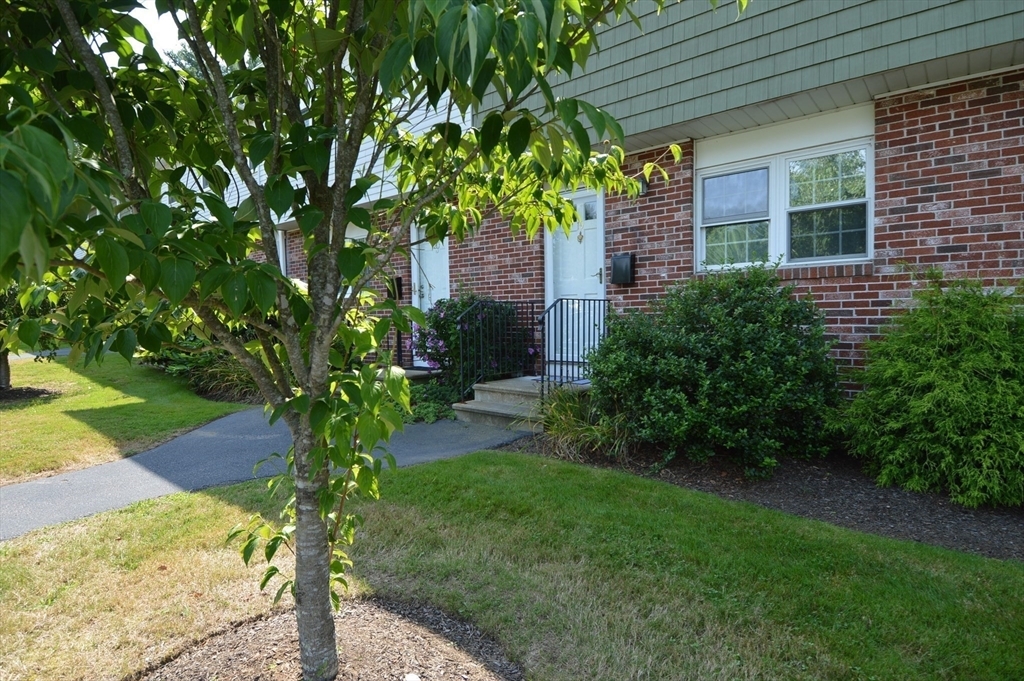 Property Photo:  19 Bayberry Circle 19  MA 02054 