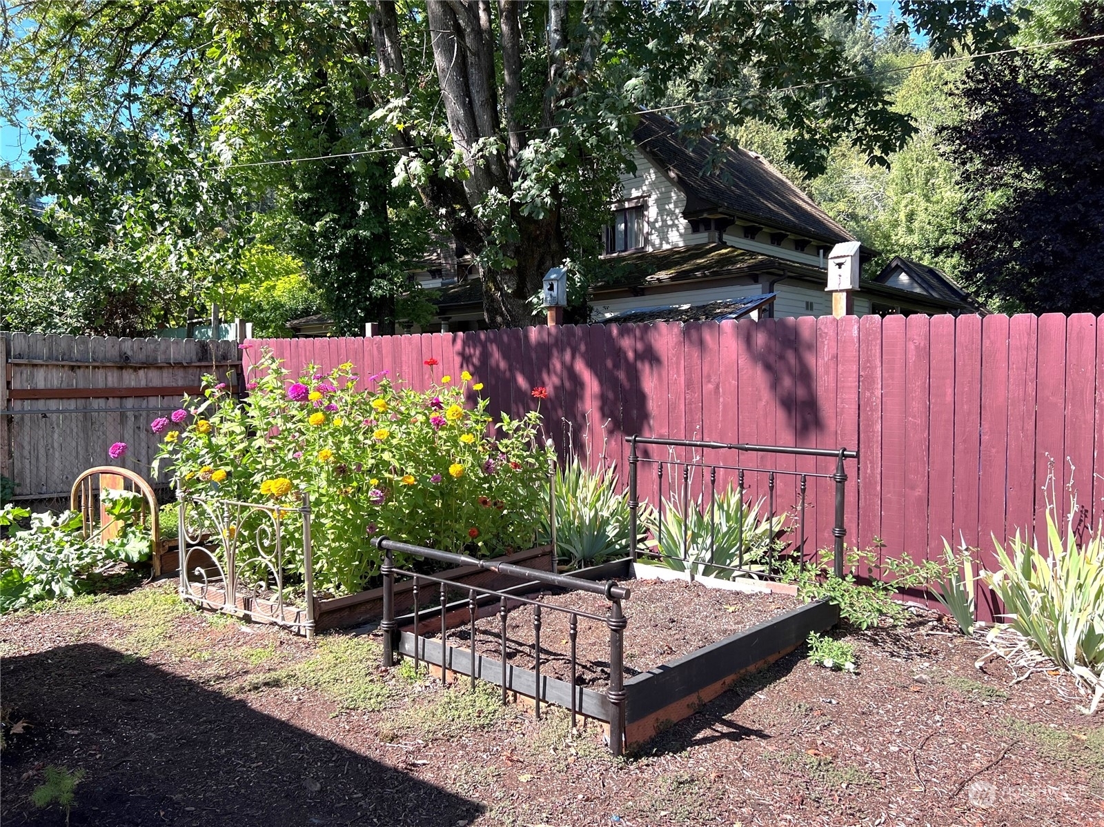 Property Photo:  320 Laurel Street  WA 98584 