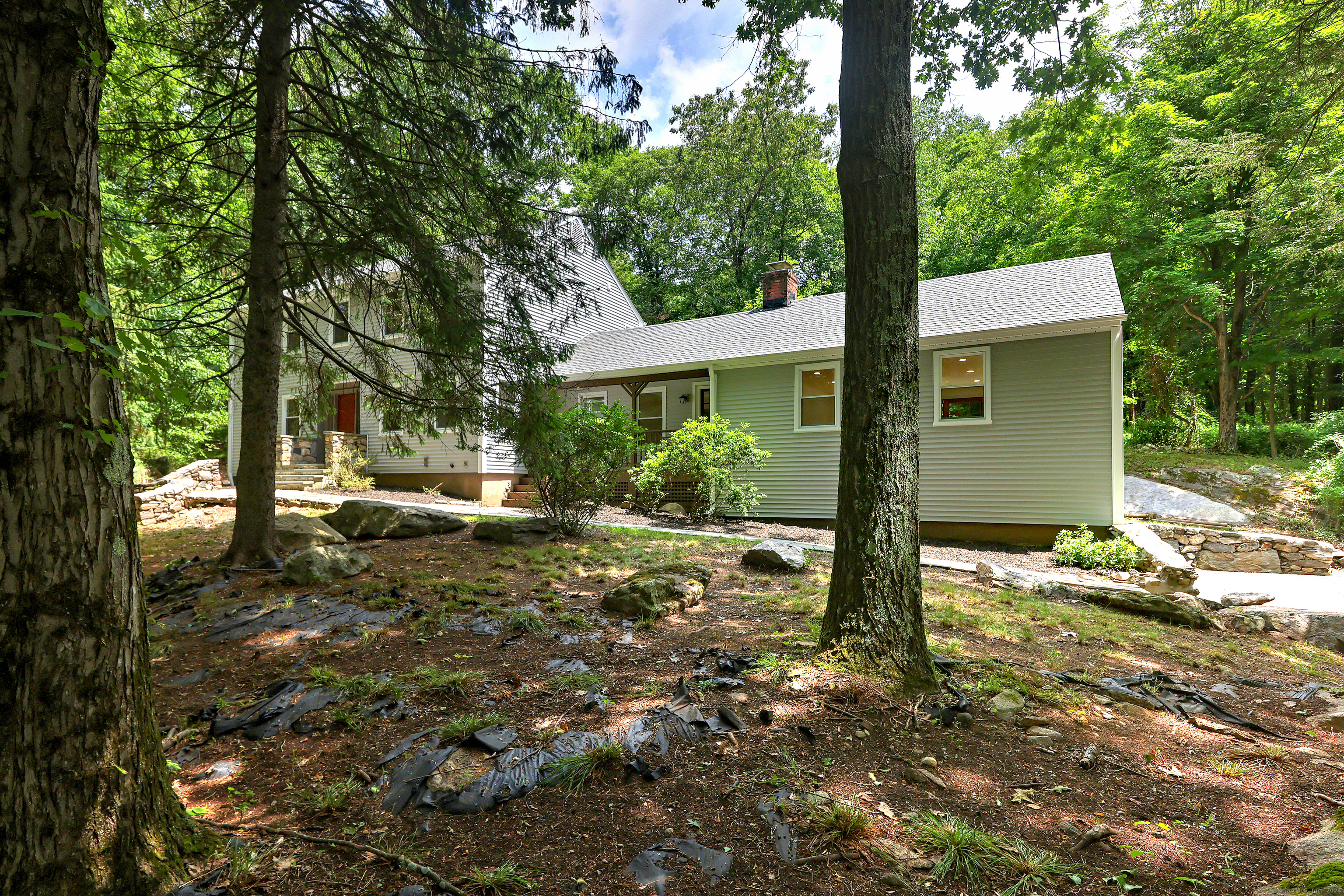 Property Photo:  20 Ravenwood Drive  CT 06883 