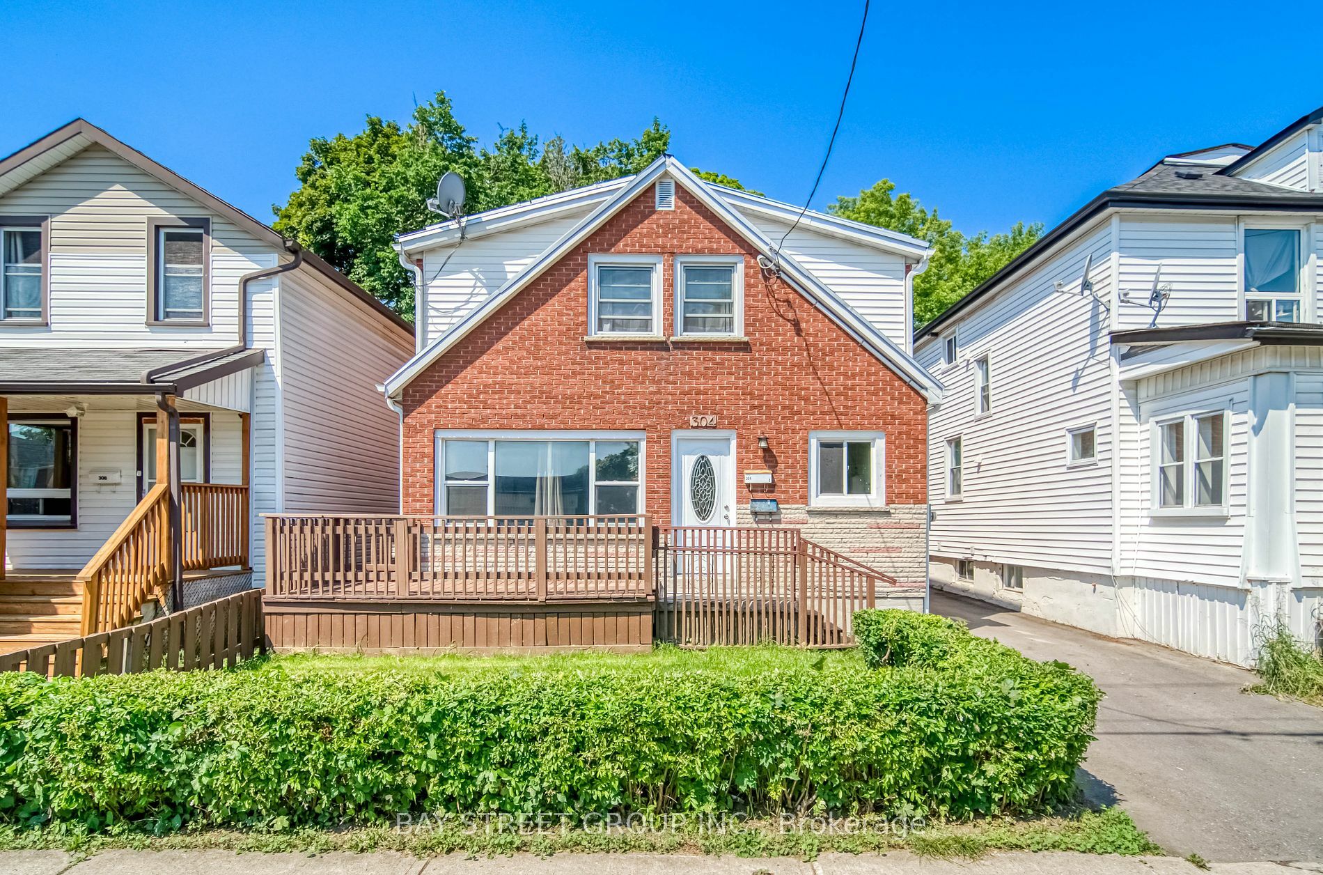 Property Photo:  304 Albert St  ON L1H 4R8 