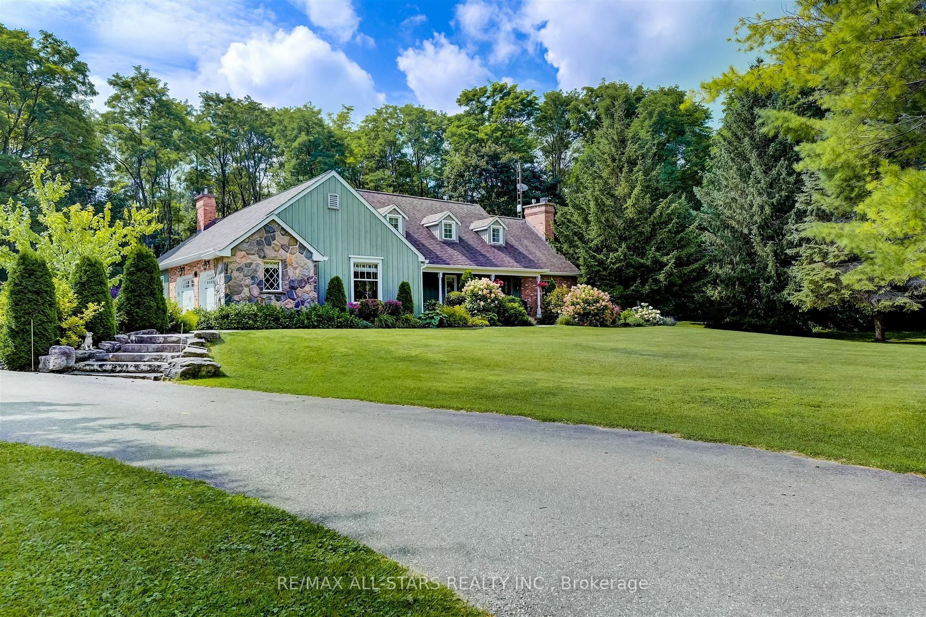 Photo de la propriété:  22 Bristol Sands Cres  ON L9P 0G1 