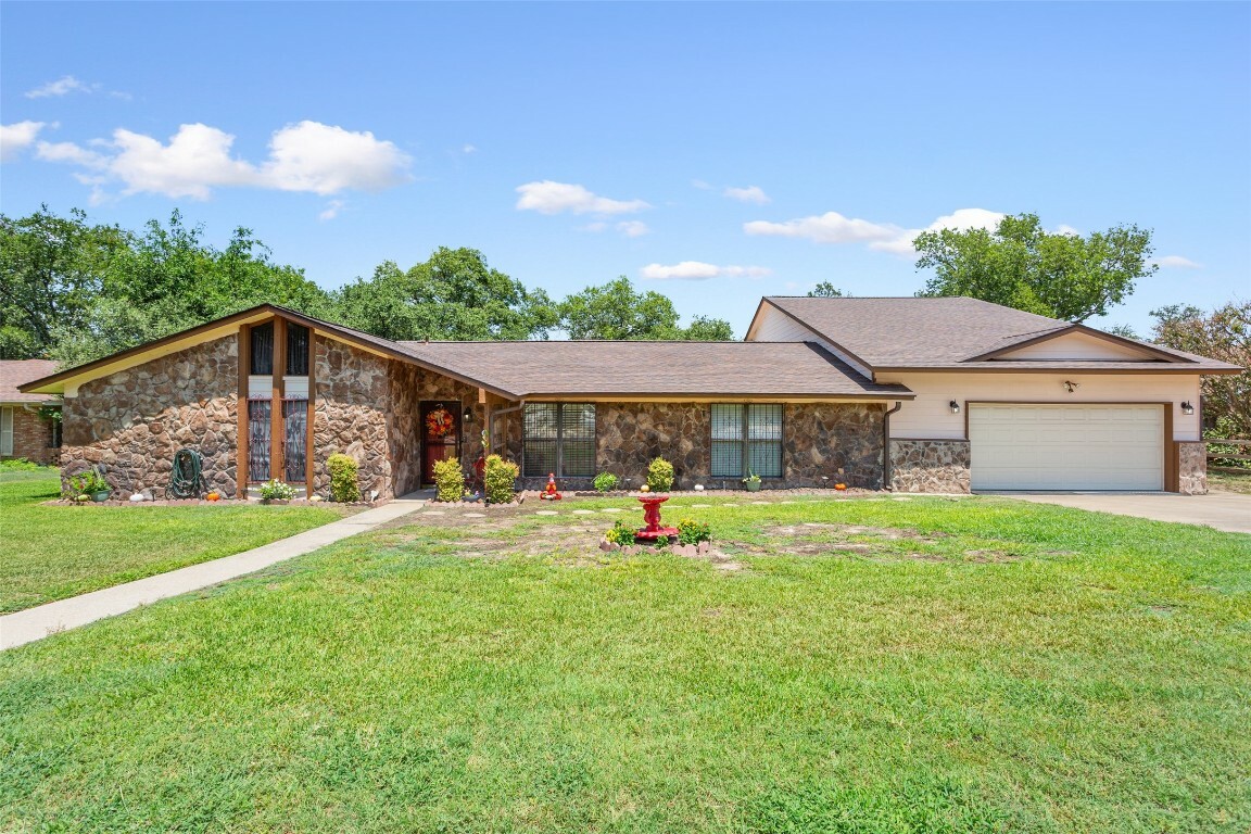 Property Photo:  1128 Cedar Oaks Lane  TX 76548 