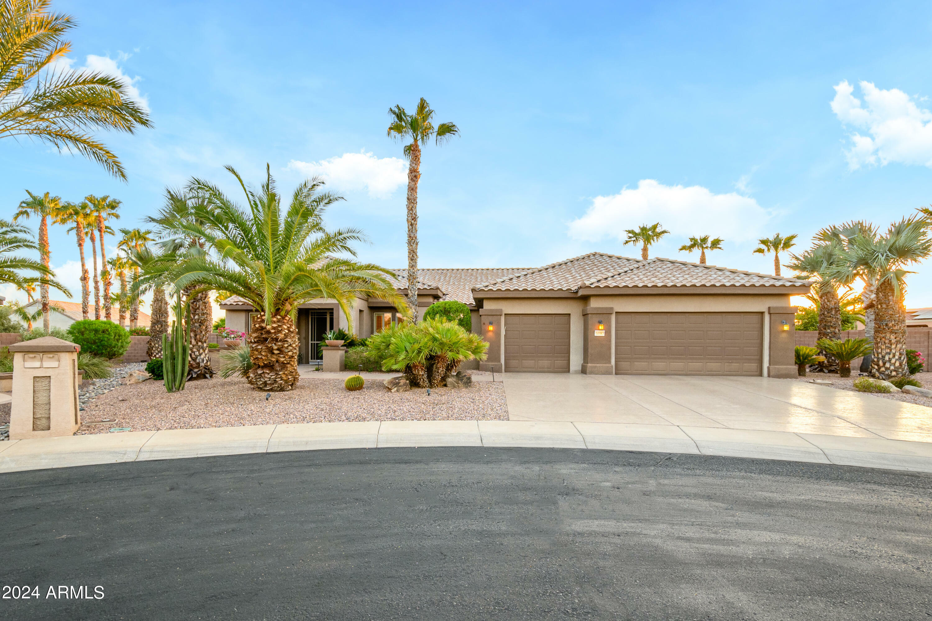 Property Photo:  14983 W Muirfield Lane  AZ 85374 