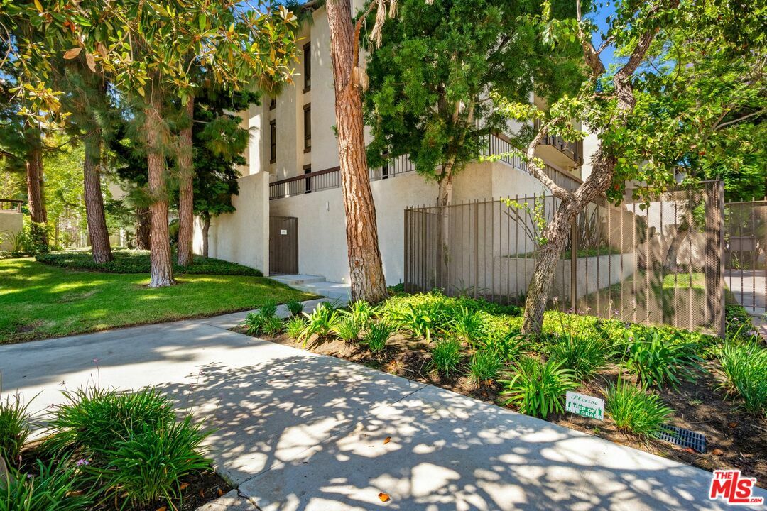 Property Photo:  8512   Tuscany Ave 217  CA 90293 