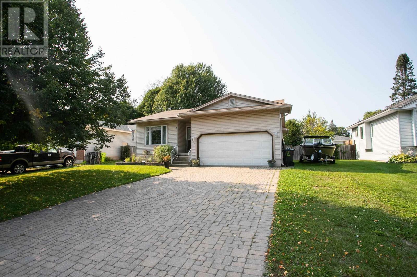 Property Photo:  120 East Champagne Dr  ON P6A 6S7 