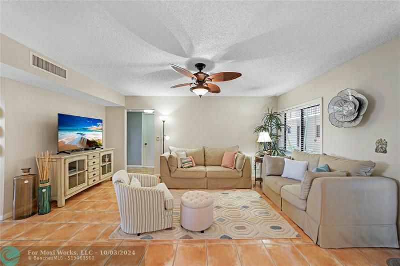 Property Photo:  5100 Las Verdes Cir 114  FL 33484 