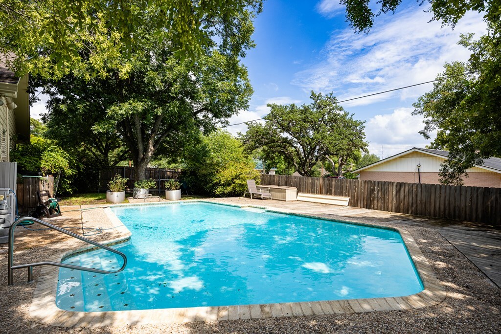 Property Photo:  1213 Oriole Dr  TX 78028 