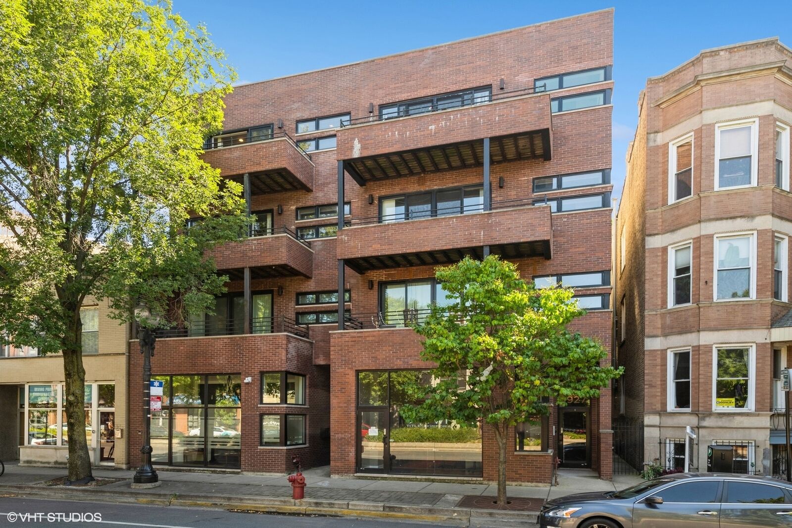 Property Photo:  1925 W Irving Park Road 4  IL 60613