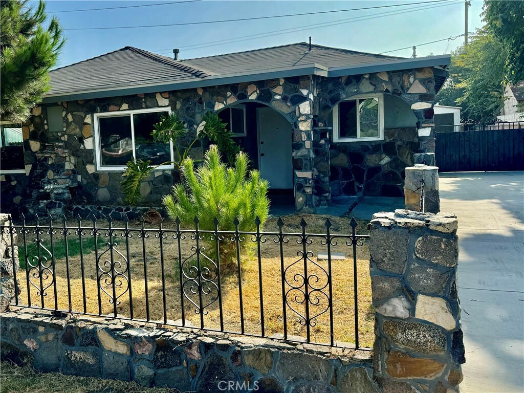 Property Photo:  4748 Garrick Avenue  CA 90660 