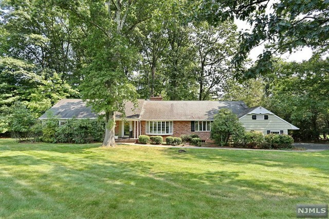 Property Photo:  263 Arbor Road  NJ 07417 