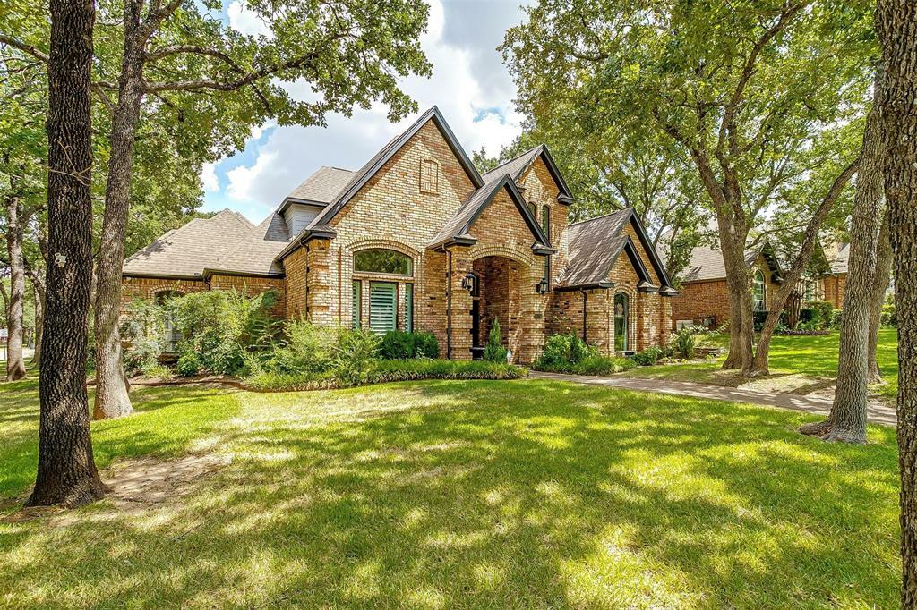 Property Photo:  811 Runnymede Road  TX 76248 