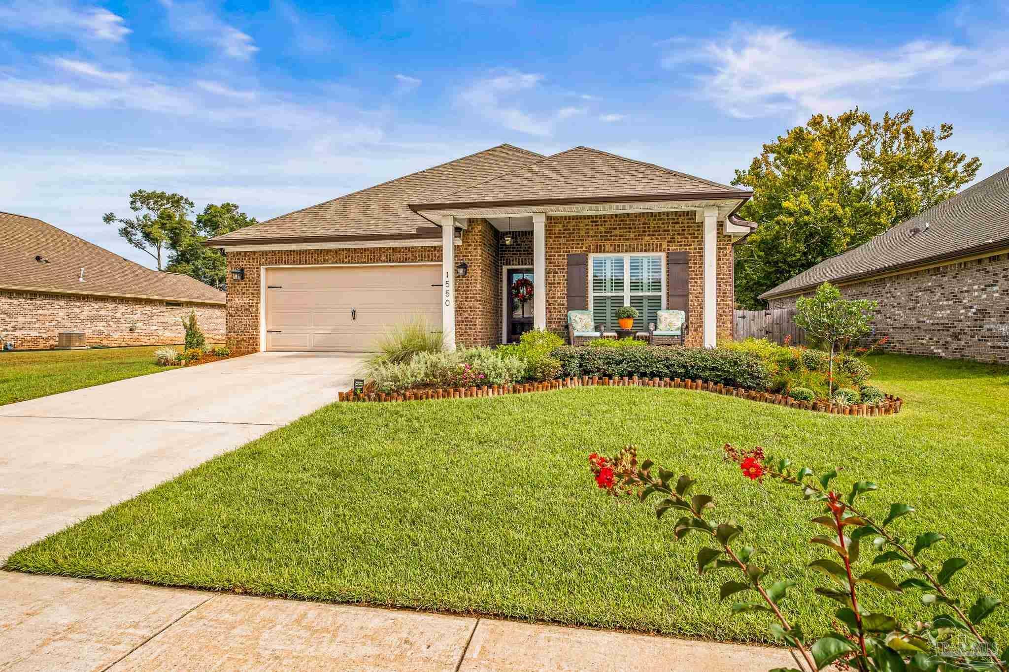 Property Photo:  1550 Durant Ln  FL 32533 