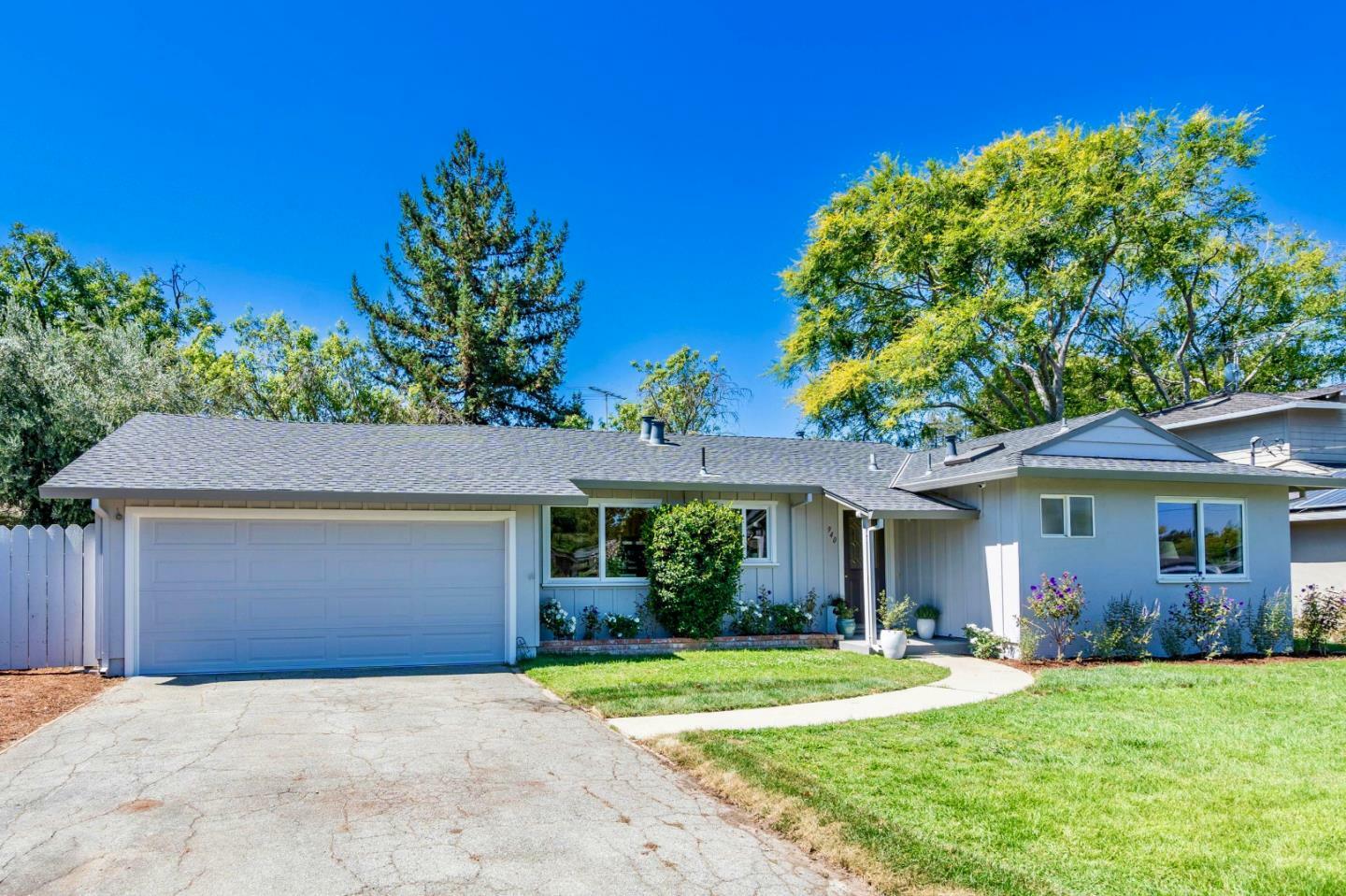 Property Photo:  940 Golden Way  CA 94024 