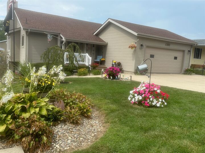 827 E 9th Street S  Newton IA 50208 photo