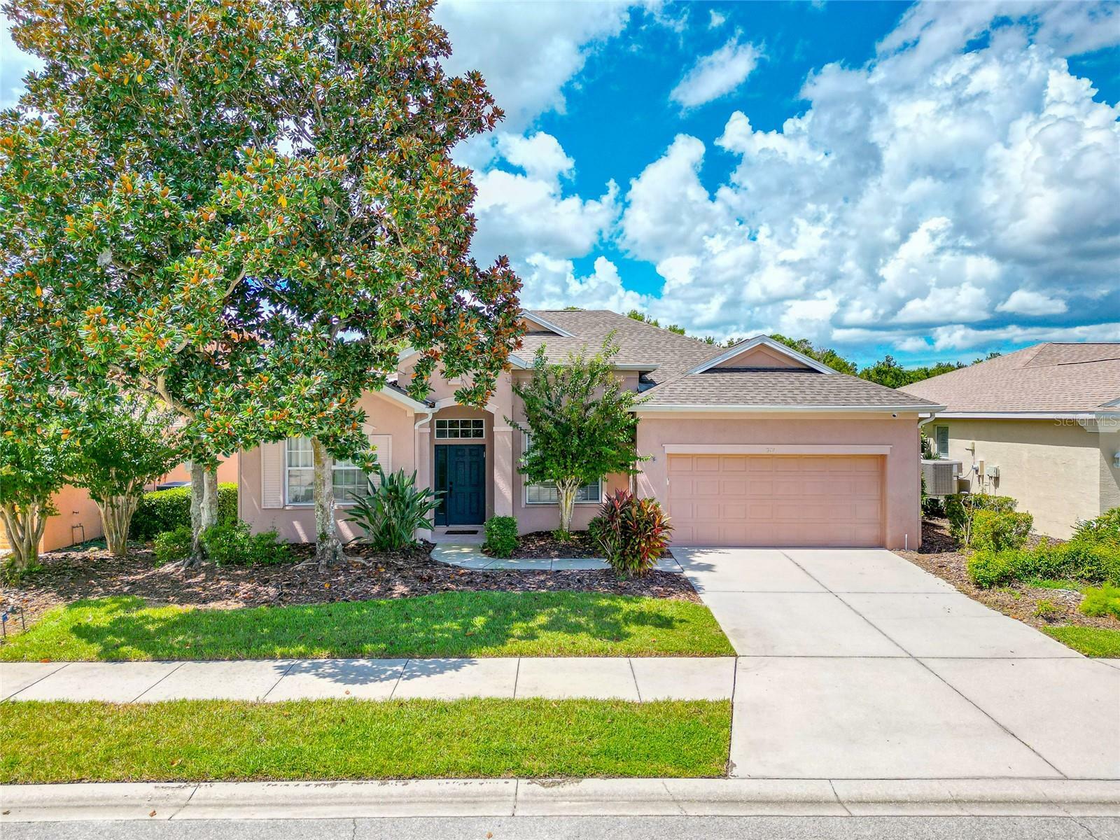 Property Photo:  312 Londonderry Drive  FL 34240 