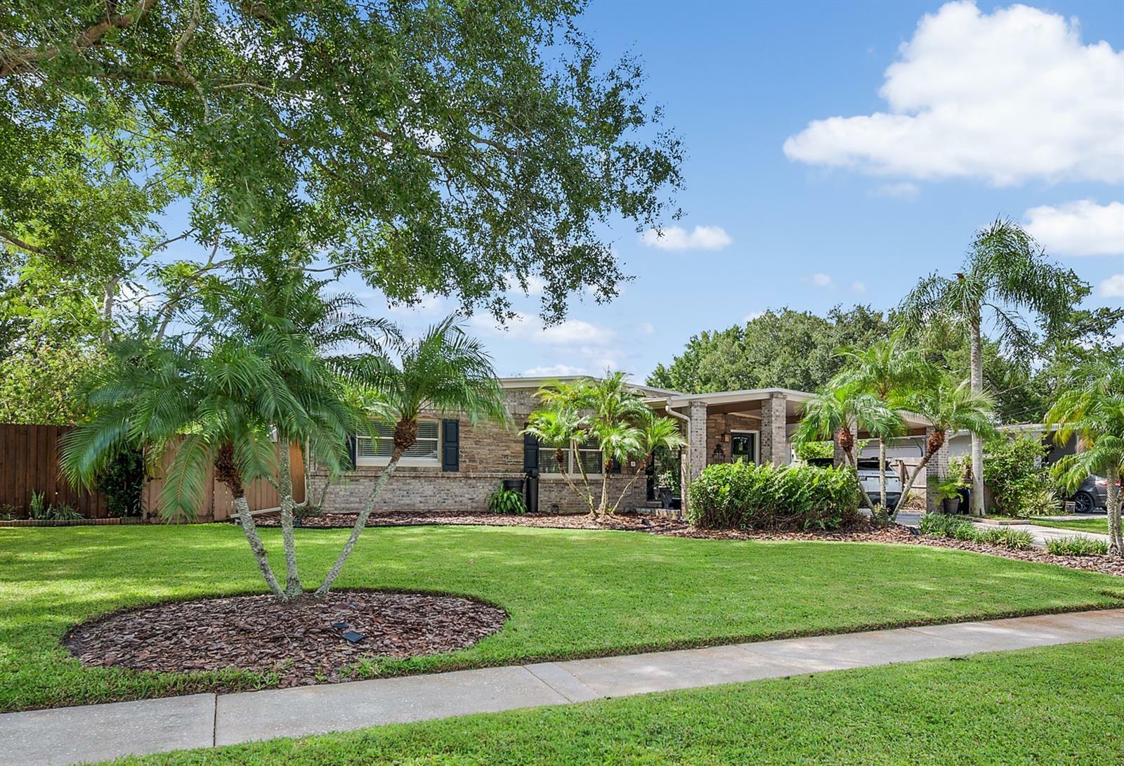 Property Photo:  322 Apopka Street  FL 34787 