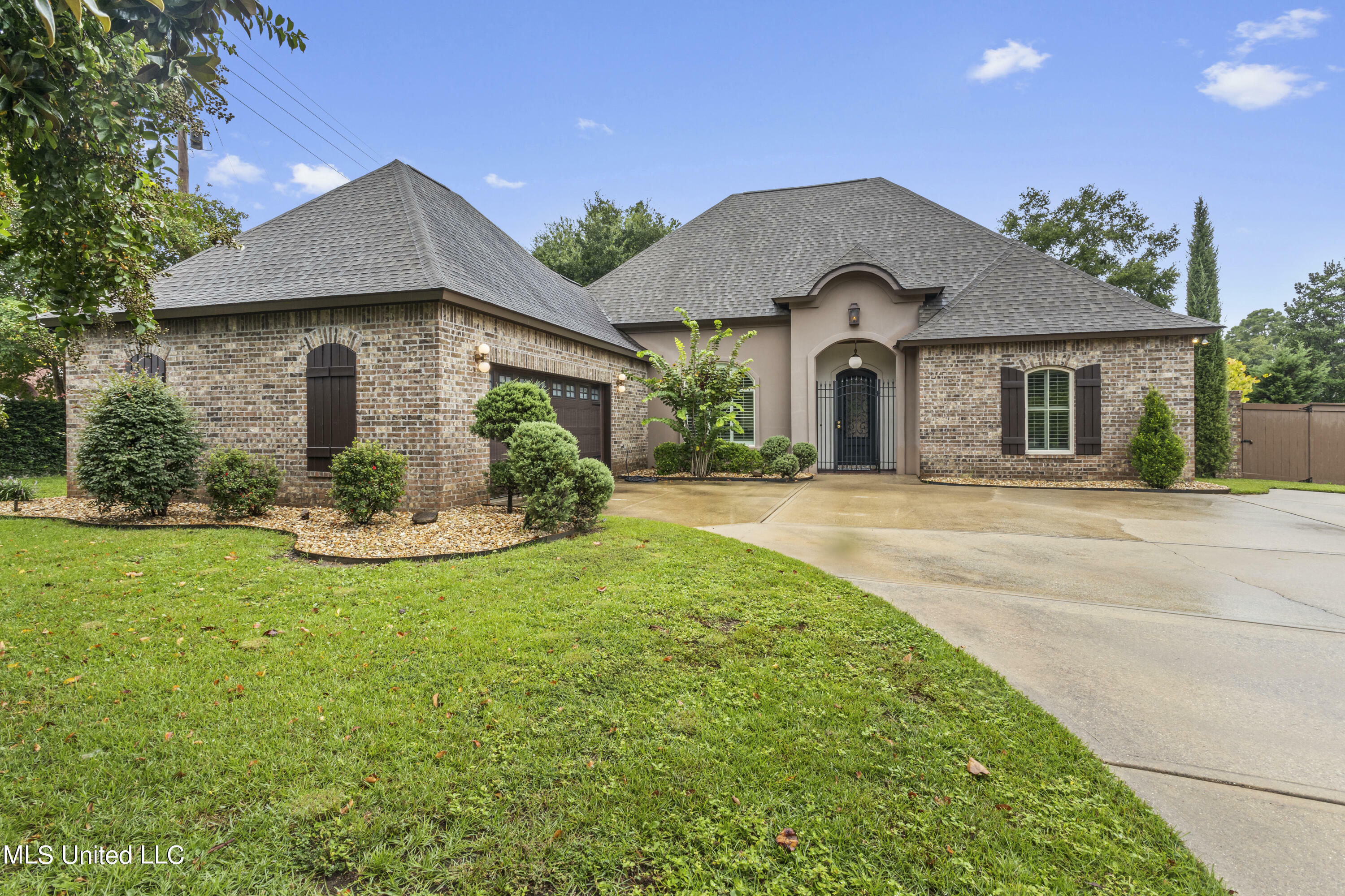 Property Photo:  301 Goose Pointe Boulevard  MS 39531 