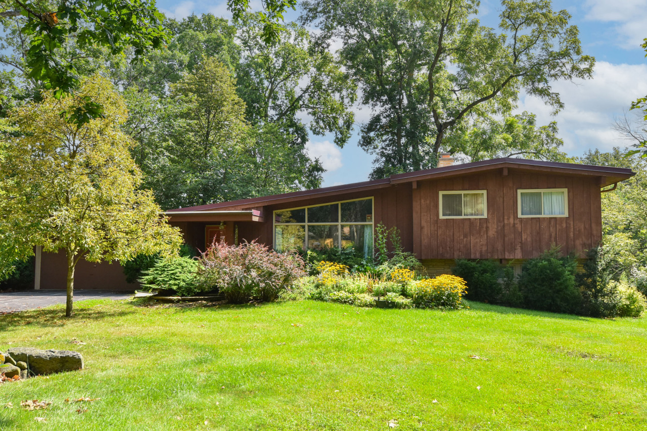 Property Photo:  11923 Indian Trl  WI 53130 