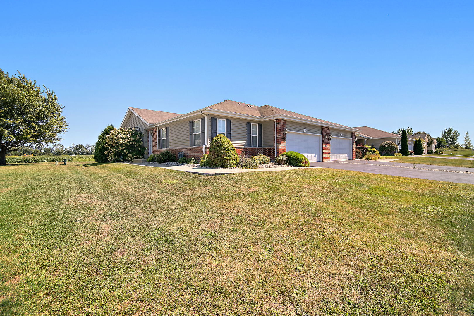 Property Photo:  5592 Hearthside Drive  IL 60914 