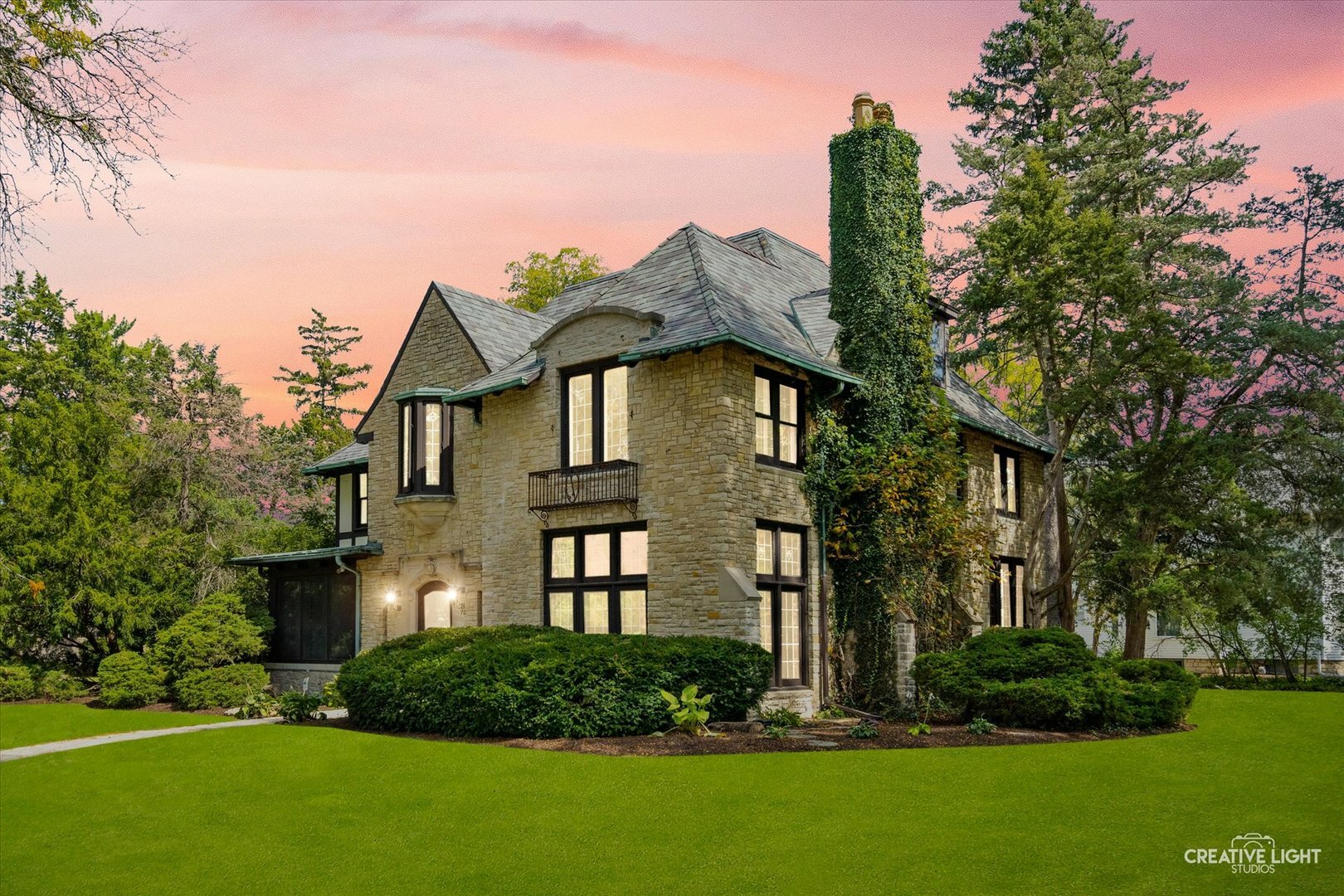 Property Photo: 70 S Commonwealth Avenue IL 60506