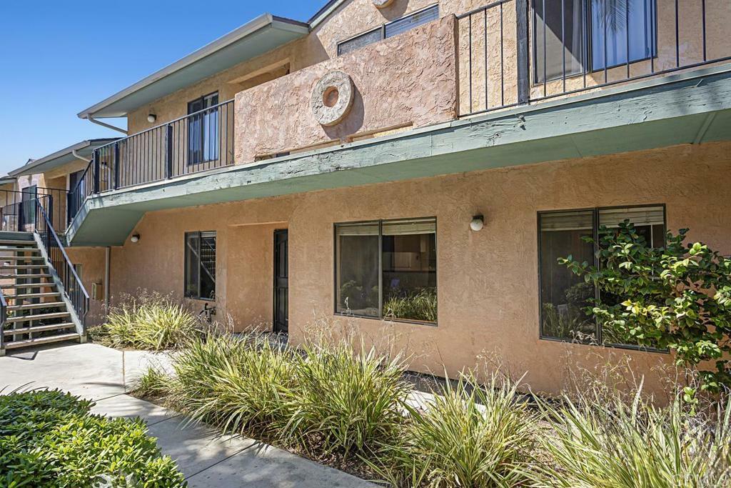 Property Photo:  552 Canyon Dr 2  CA 92054 