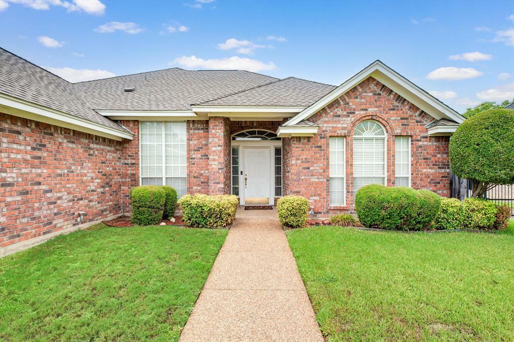 Property Photo:  6009 Club House Drive  TX 76148 