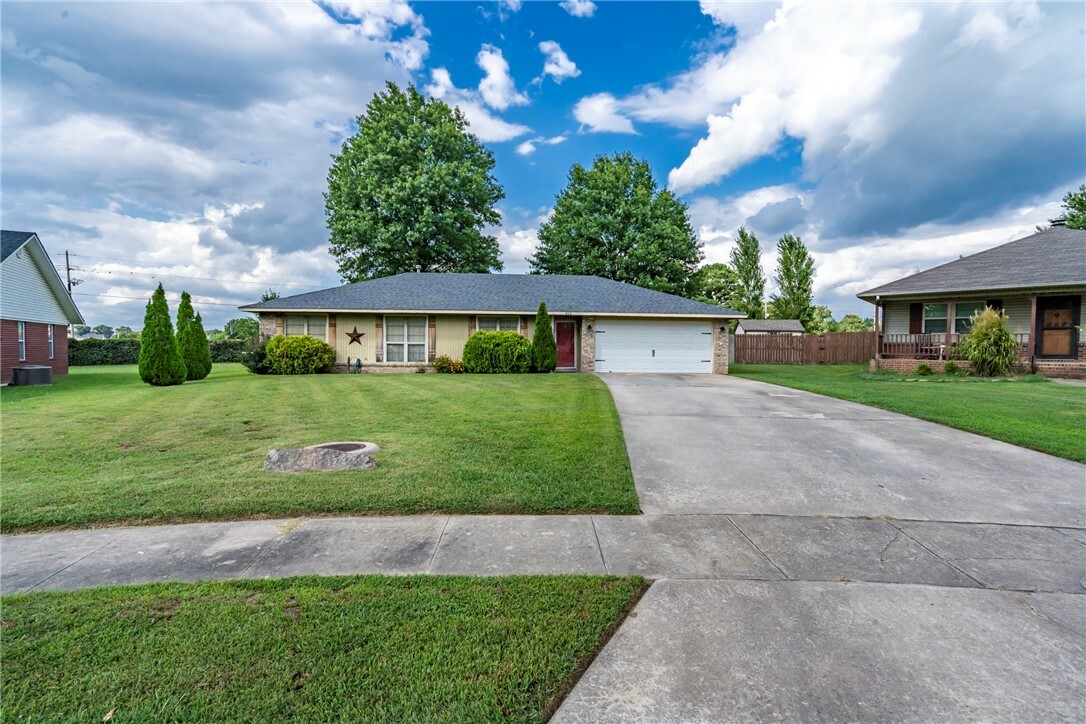 Property Photo:  600 Westwood Avenue  AR 72753 