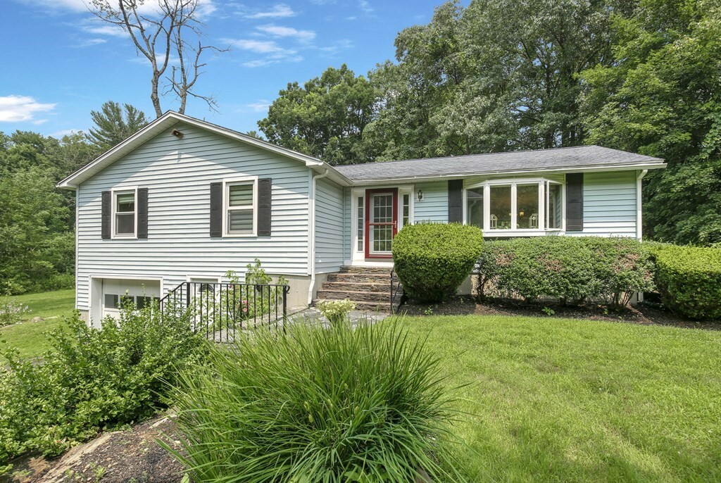 Property Photo:  37 Dawson Road  MA 01602 