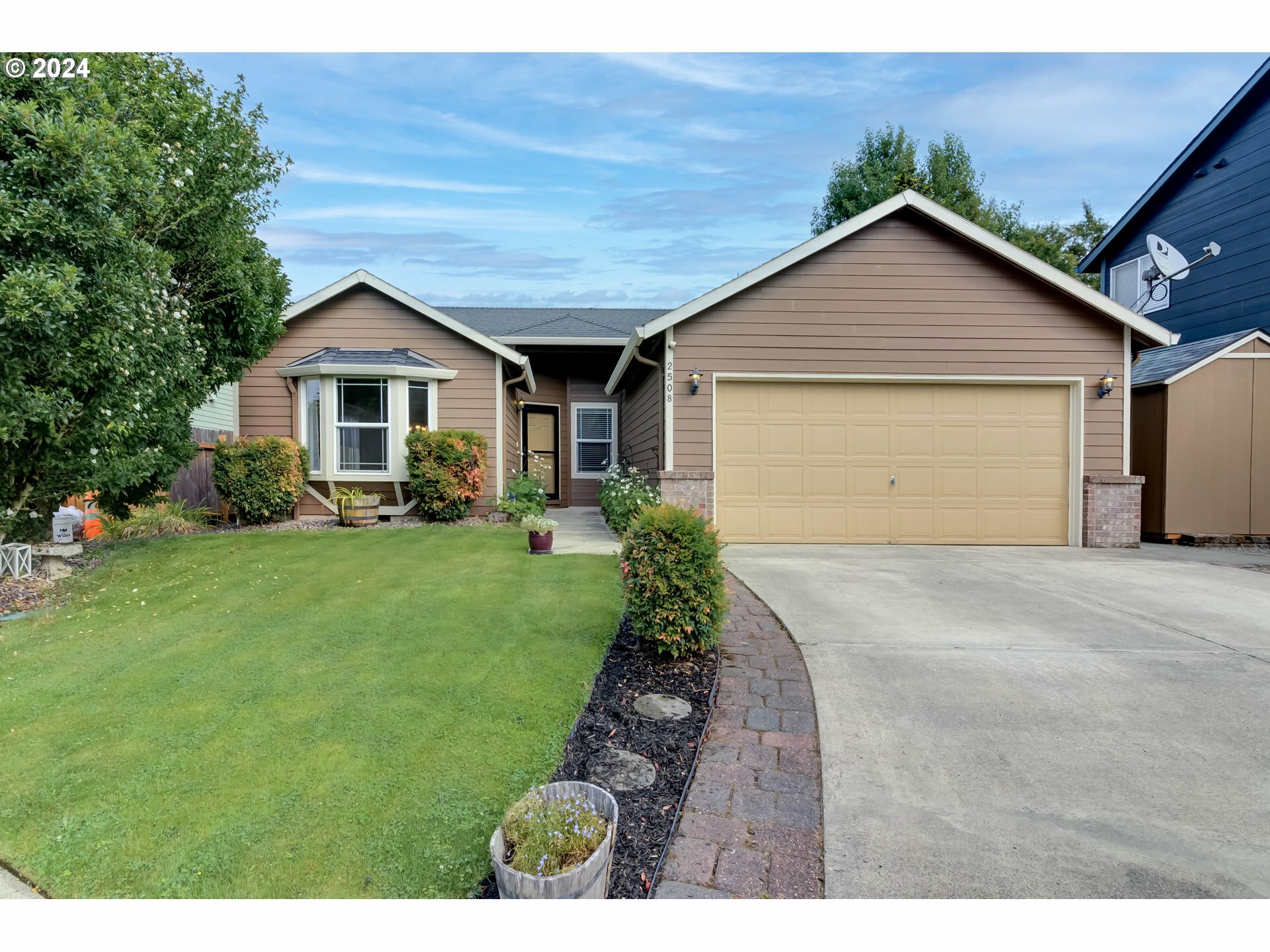 Property Photo:  2508 SW 11th Cir  WA 98604 