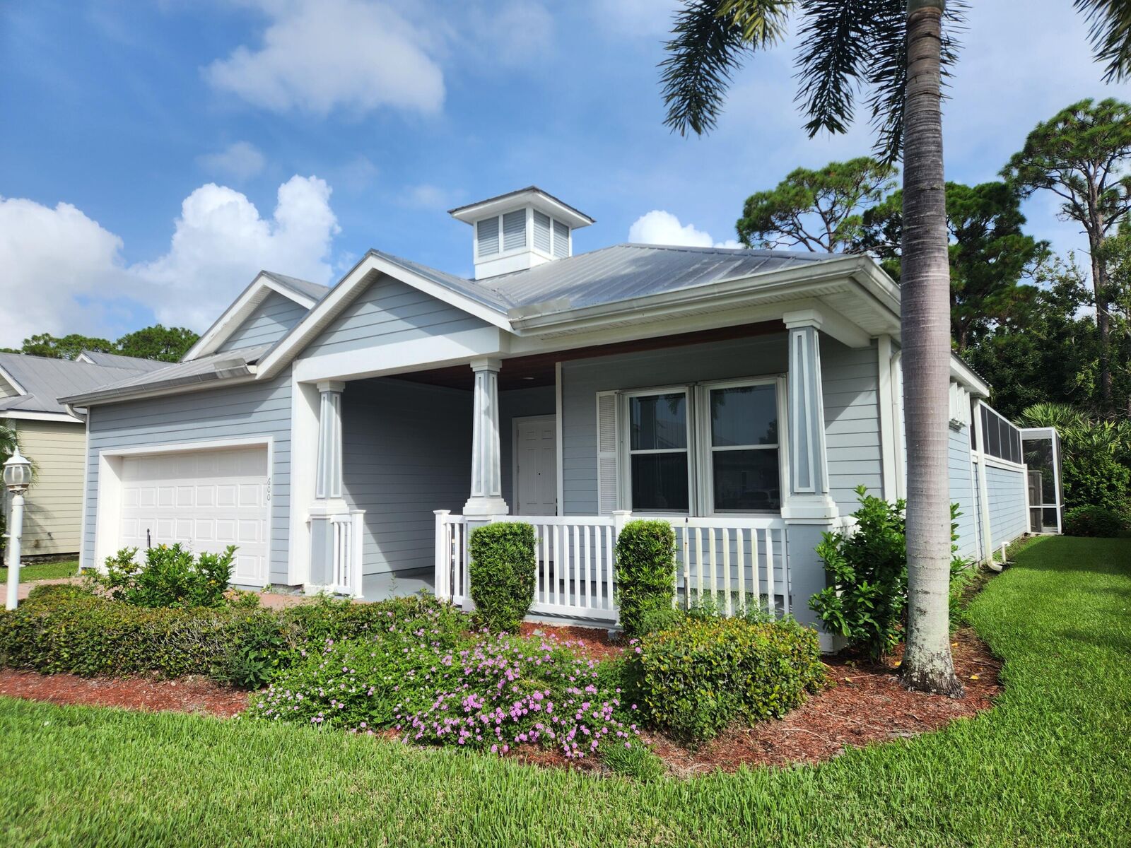 Property Photo: 600 NE Canoe Park Circle FL 34983
