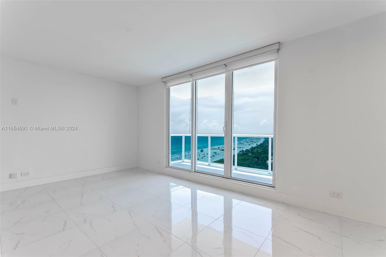 Property Photo:  2301 Collins Ave 1409  FL 33139 