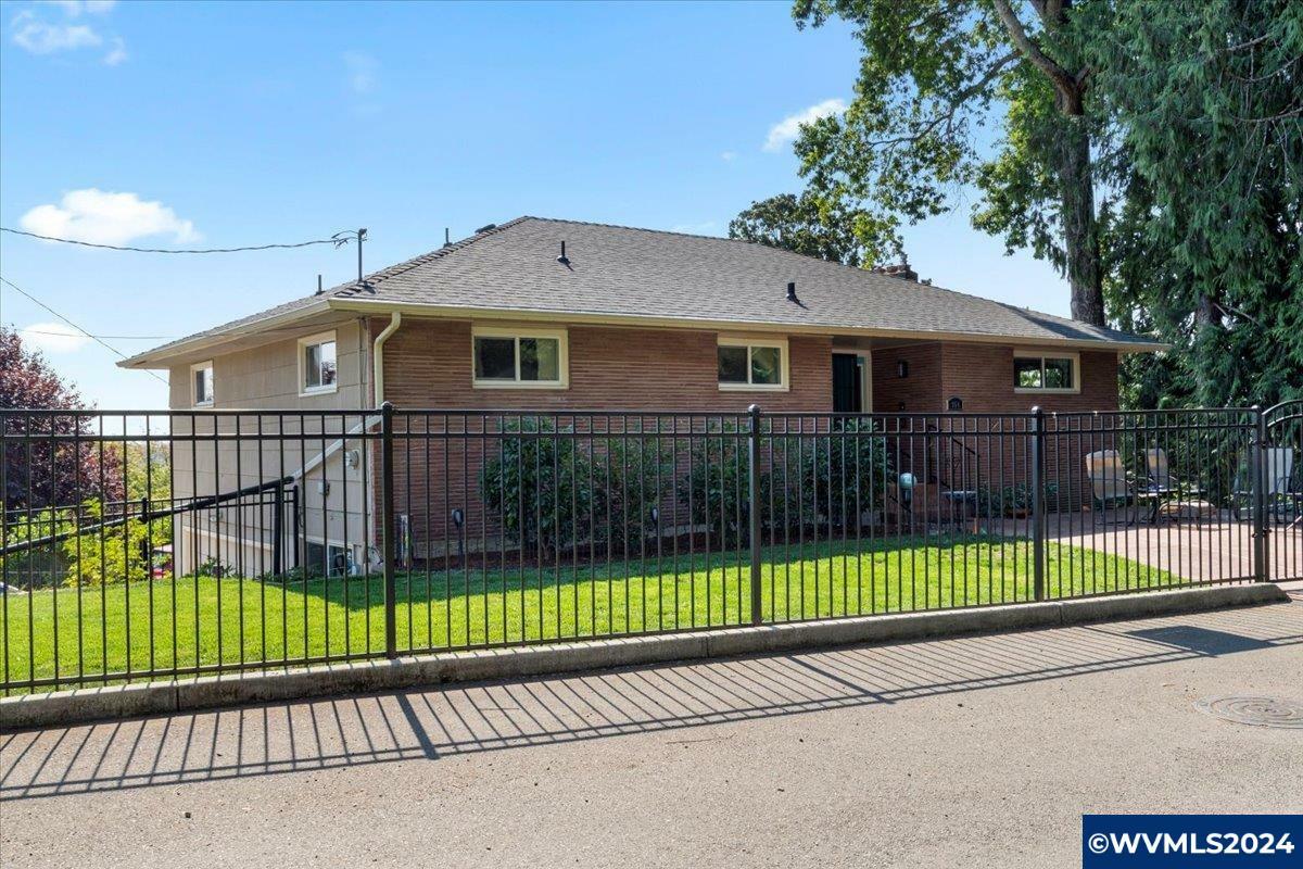 Property Photo: 954 Terrace Dr NW OR 97304