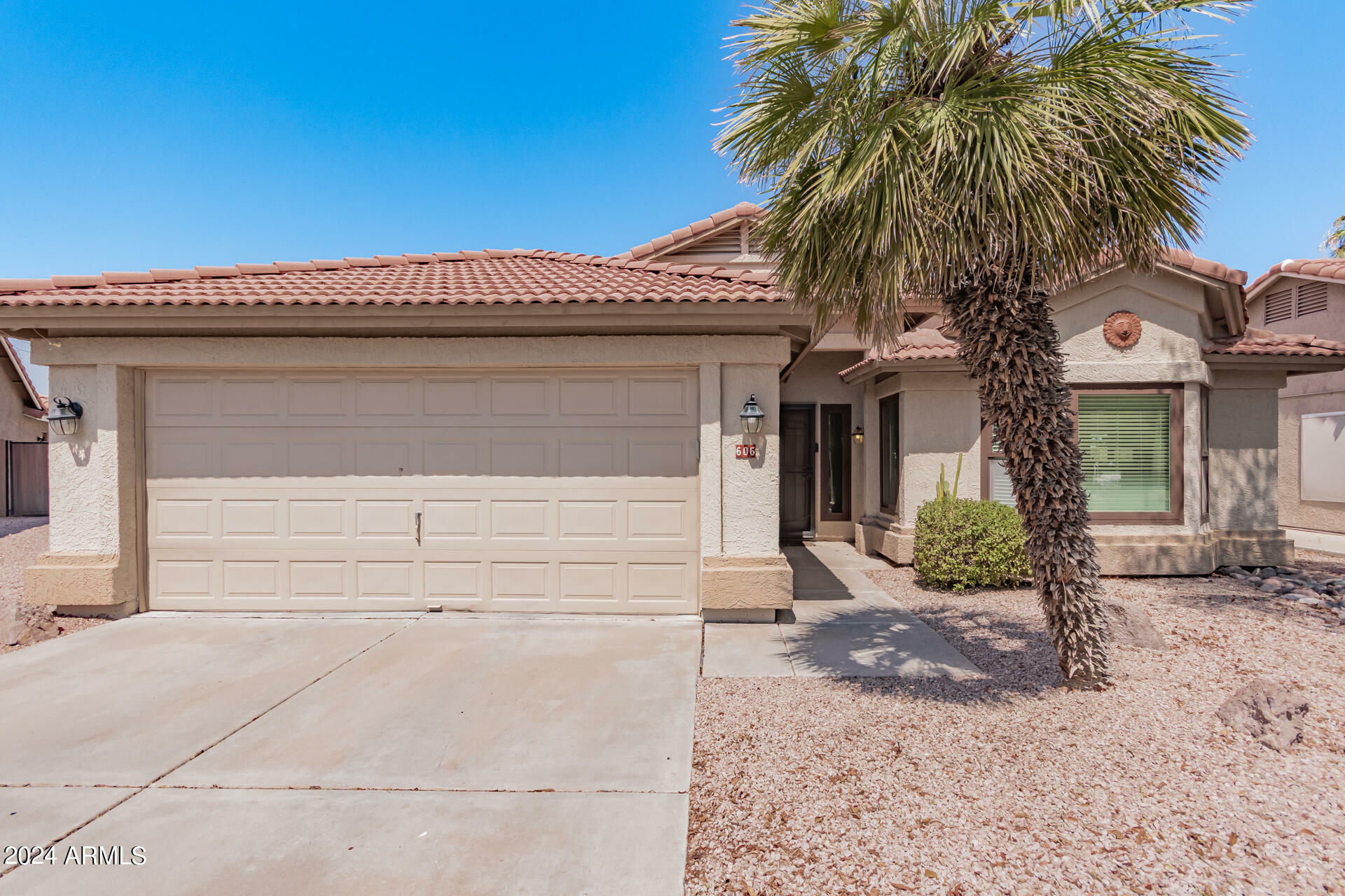 Property Photo:  606 S Golden Key Street  AZ 85233 