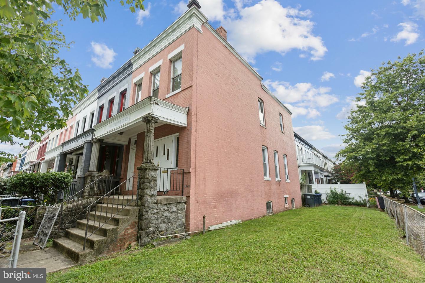 Property Photo:  401 16th Street SE  DC 20003 