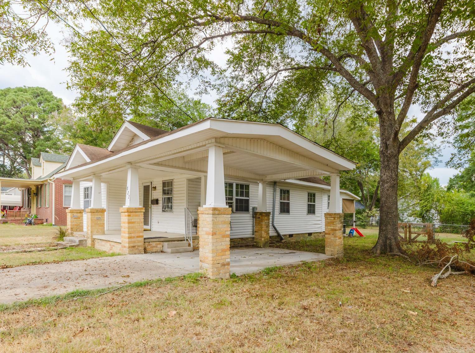 Property Photo:  822 Pine Bluff Street  AR 72104 