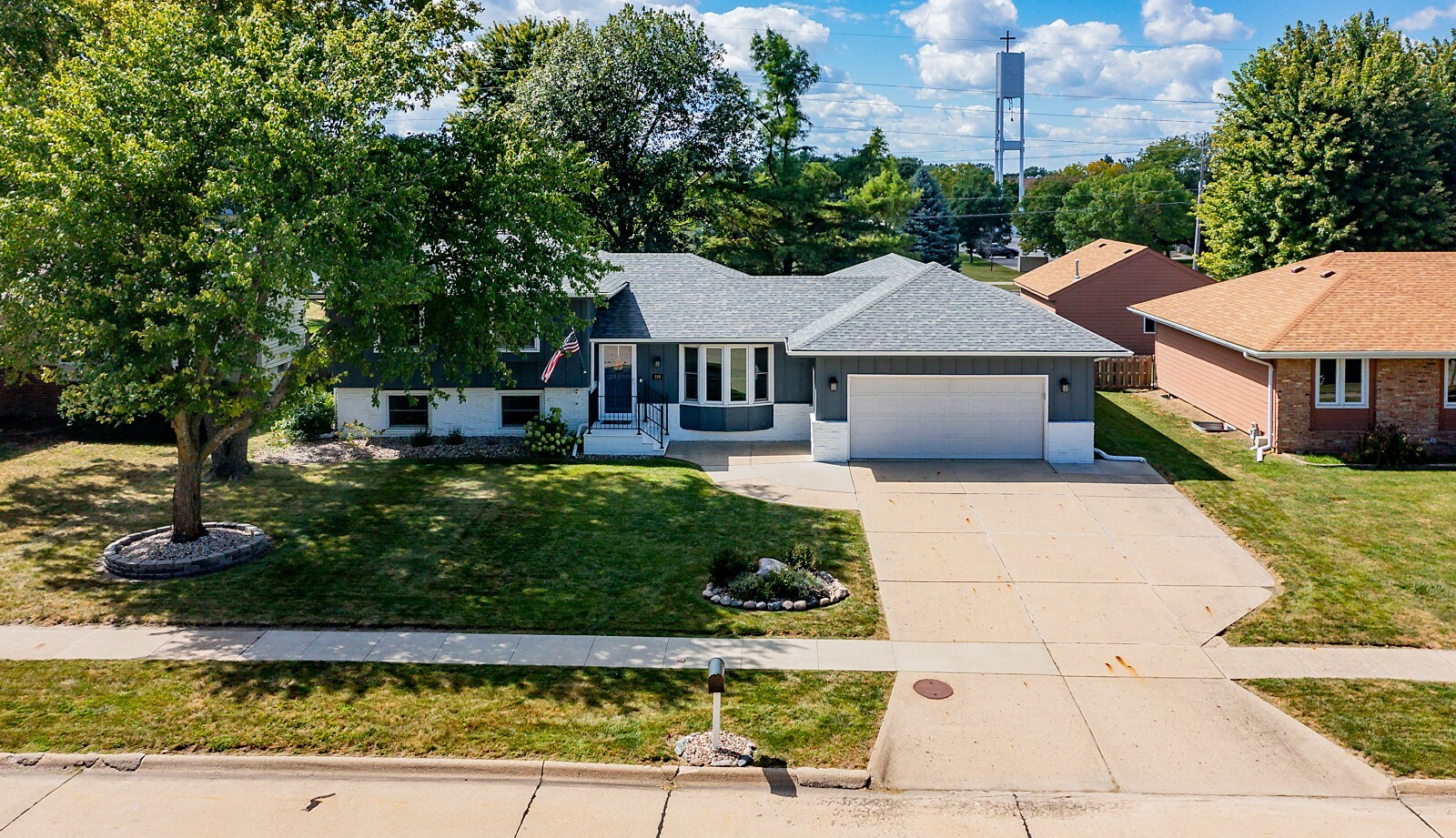 Property Photo:  910 NW Maple Street  IA 50023 